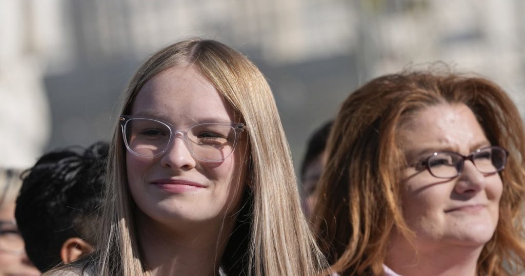 Esta estudiante trans acaba de ganar en el estado. La Corte Suprema ahora podría prohibirla practicar deportes.