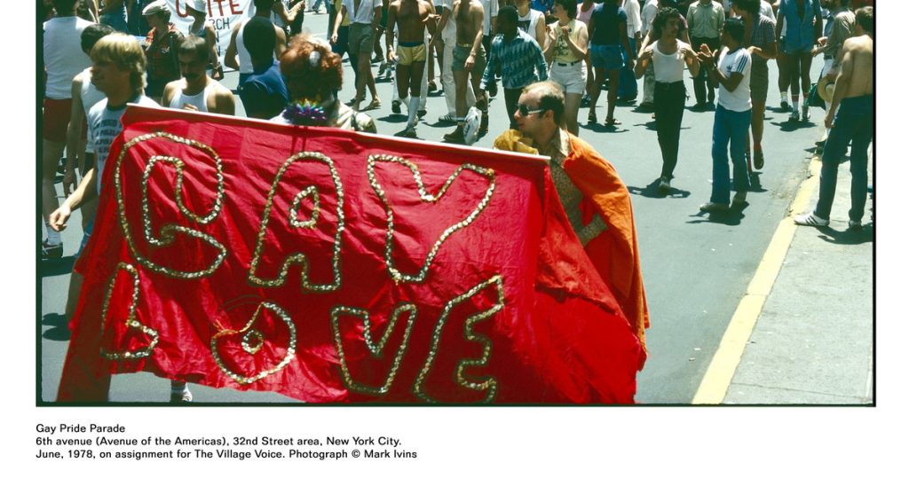 Este fotoperiodista solía fotografiar escenas de crímenes. Pero tomó esta foto “alegre” del Orgullo de 1978.