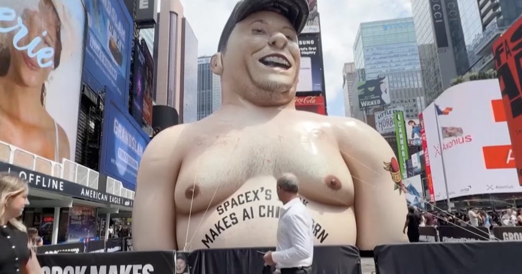 Inflable gigante de Elon Musk promociona su papel en la producción de pornografía infantil