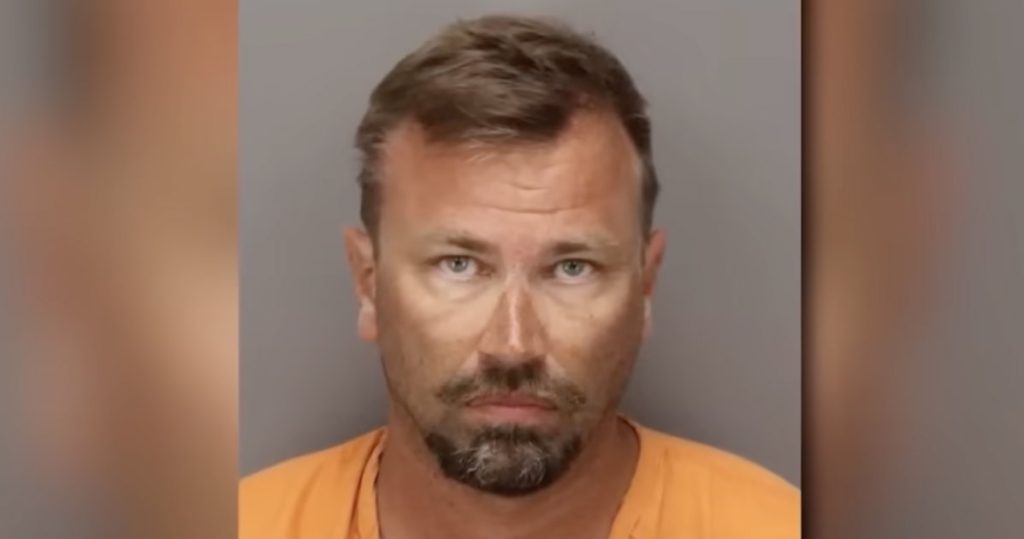 Jefe de policía republicano arrestado por conducta sexual ilegal con un menor