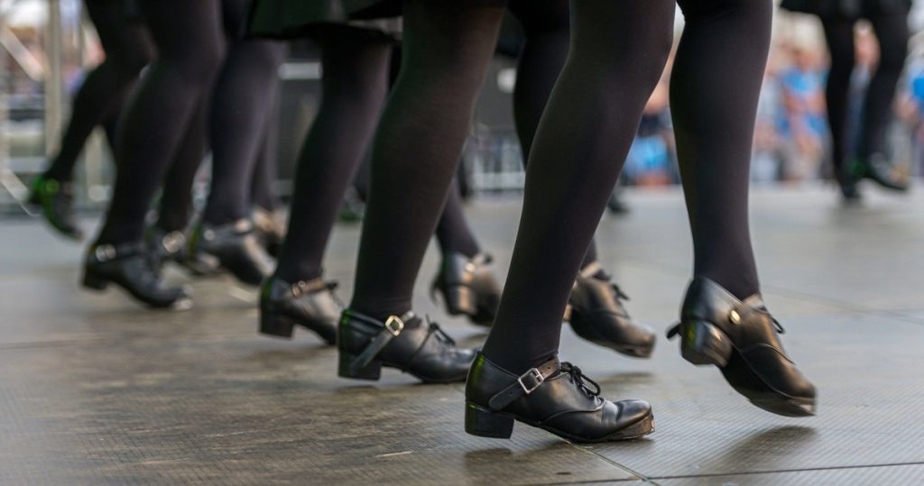 Los republicanos exigen que un concurso de danza irlandesa expulse a una chica trans debido a su “ventaja biológica”