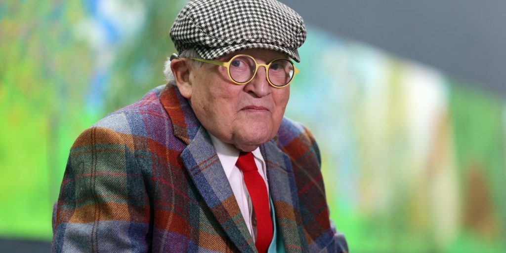 Muere a los 88 años David Hockney, el artista que pintó la intimidad gay antes de que fuera legal