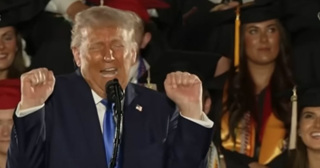 No se deje engañar por la comprensión tóxica de la masculinidad de Donald Trump. La gente queer conoce una mejor manera.