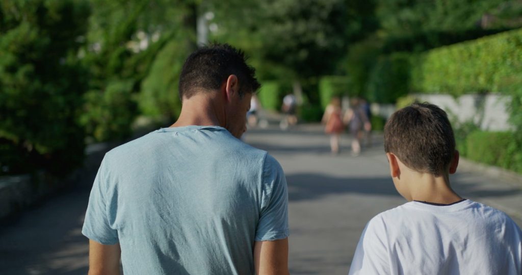 Padre gay se vuelve viral por una reflexión honesta sobre cómo criar a un hijo heterosexual