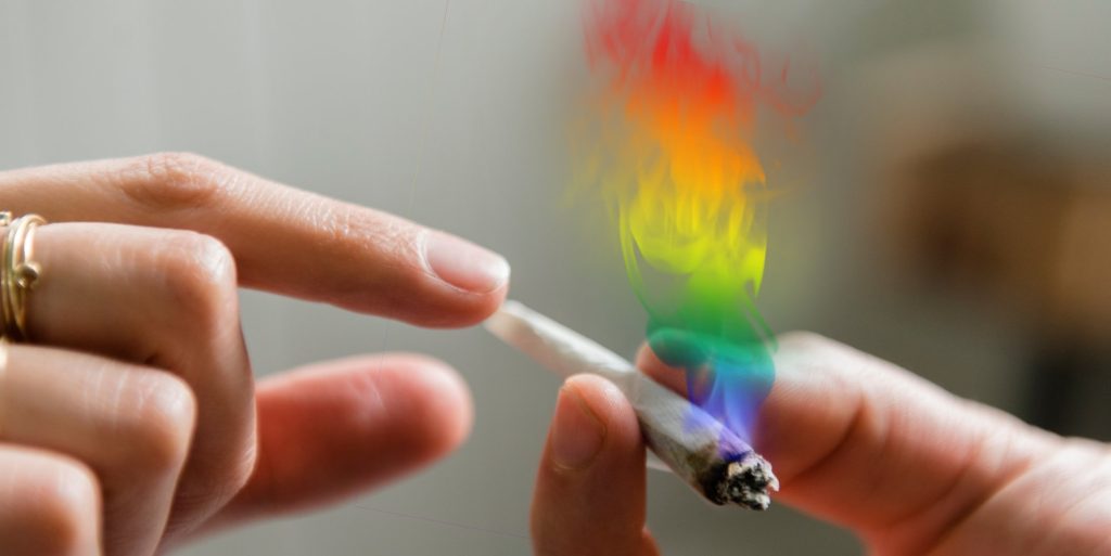Pastor cristiano dice que la marihuana vuelve a los hombres "espiritualmente homosexuales" y pide "hombres con nicotina"