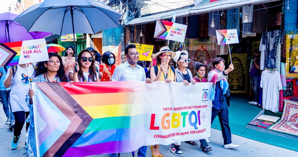 “Un día de celebración”: Nepal legaliza el matrimonio igualitario