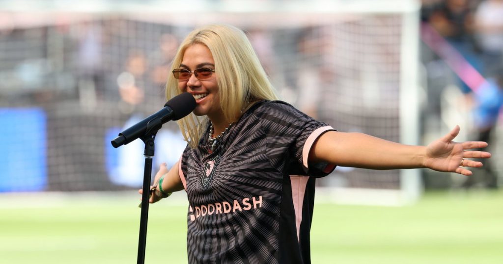 “Un enorme espacio seguro de esperanzado amor sáfico queer”: Hayley Kiyoko habla de sus objetivos en la vida