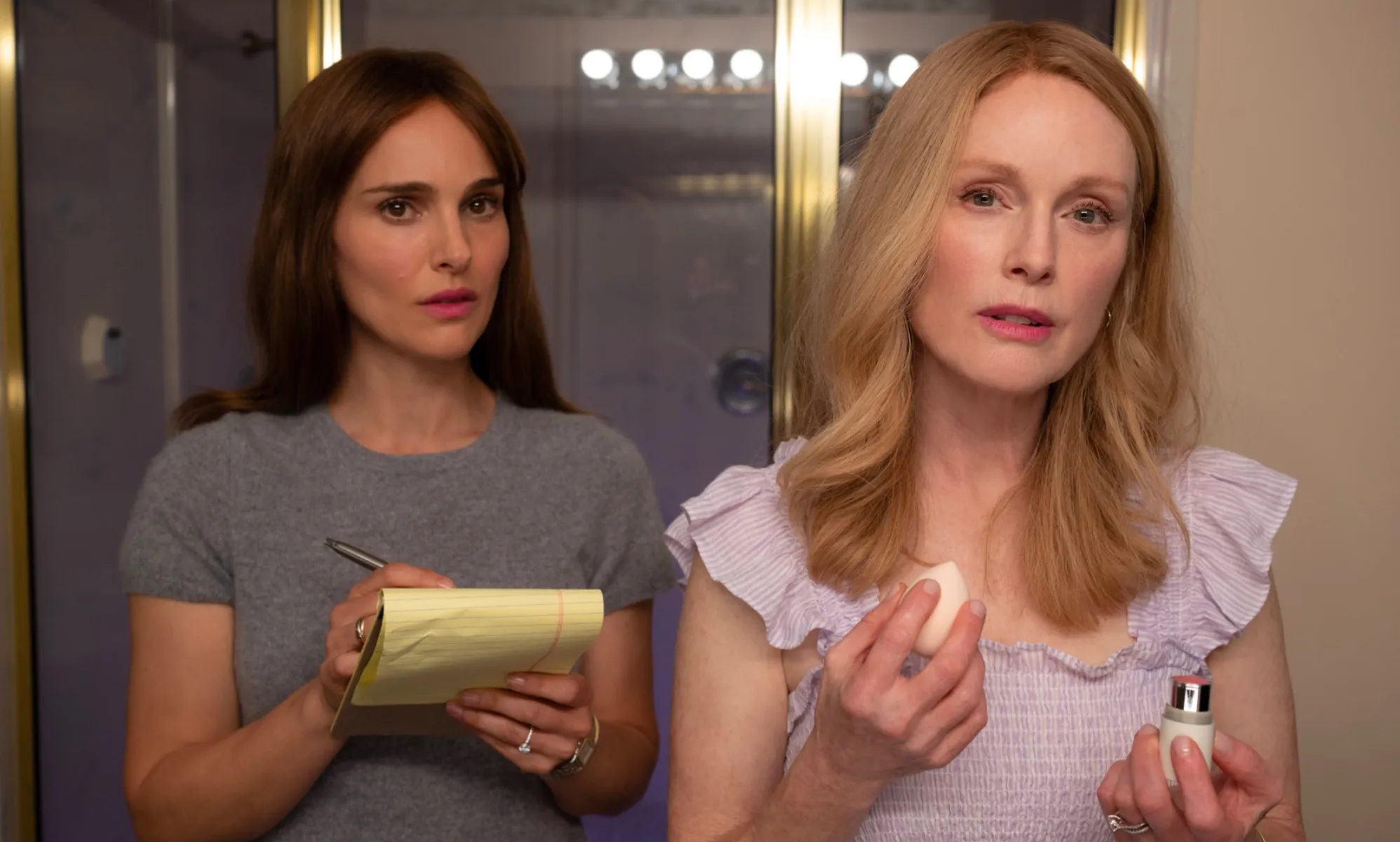 Natalie Portman (izq.) y Julianne Moore (dcha.) protagonizan mayo-diciembre)