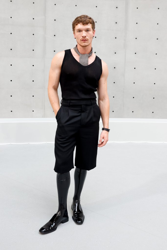 Connor Storrie en Saint Laurent para la Semana de la Moda de París