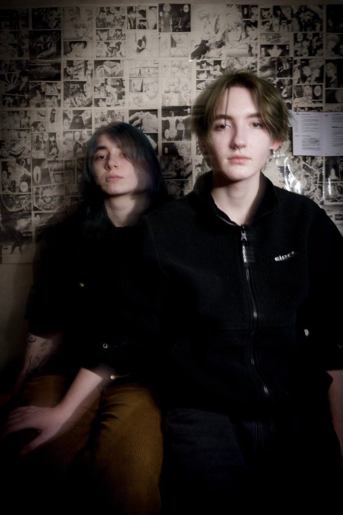 Sasha y Adam (desapareciendo)