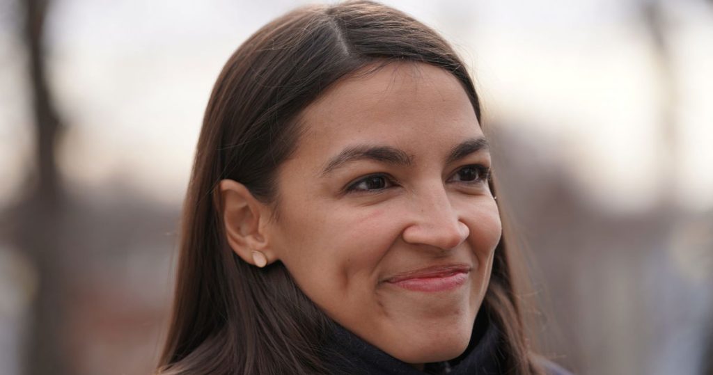 AOC critica las ambiciones presidenciales de JD Vance en solo 4 palabras