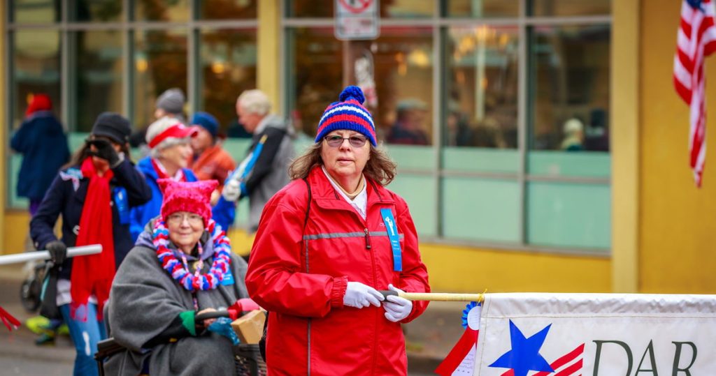 Hijas de la Revolución Americana vota para mantener a los miembros trans