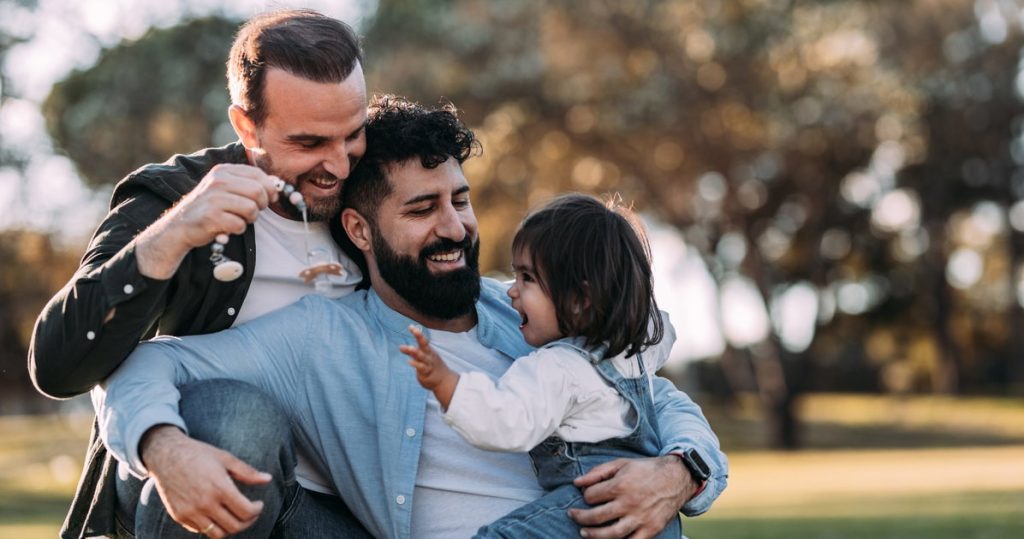 La campaña para revocar Obergefell utiliza ciencia basura de hace 14 años para "probar" que los homosexuales son malos padres