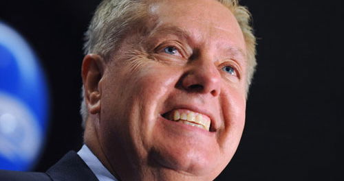 Lindsey Graham se vistió y me pagó para que le hiciera "cosas indescriptibles", dice una trabajadora sexual queer