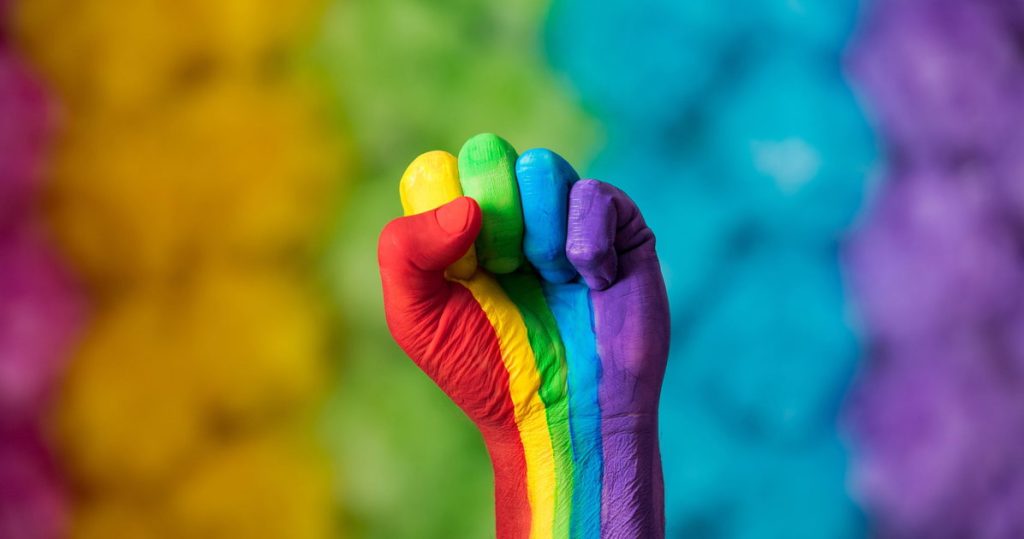 Los conservadores quieren que olvidemos nuestro propio poder borrando la historia LGBTQ+. No los dejaremos.