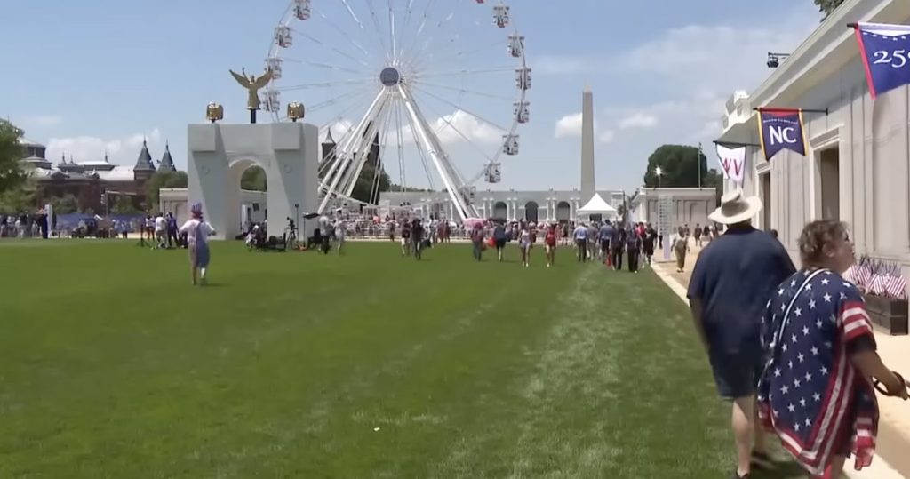 Periodista califica la “aburrida” Feria Estatal de Trump como un “crimen contra la diversión”