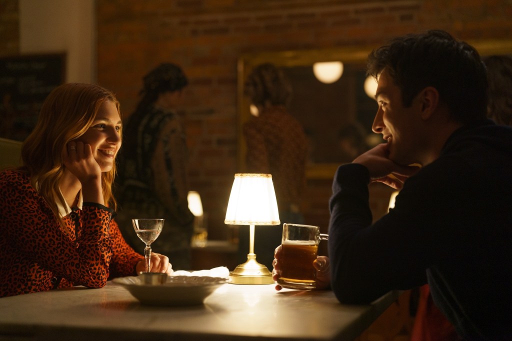 Sophie Nélisse como Rose Landry y Hudson Williams como Shane Hollander