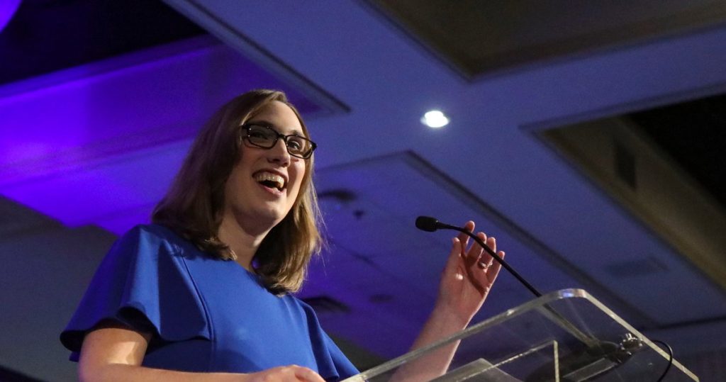Sarah McBride prevé una ola azul este noviembre: “Estoy decidida a lograr una mayoría demócrata en 2027”