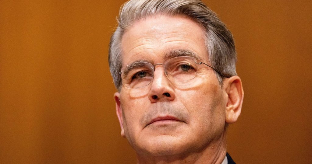 Scott Bessent tiembla de emoción mientras culpa a la izquierda “confundida” del intento de asesinato